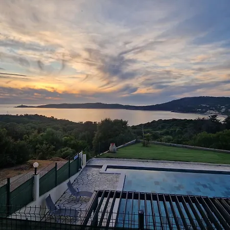 Vue D'exception Entre Mer, Piscine Et Maquis- Climatise Confort *